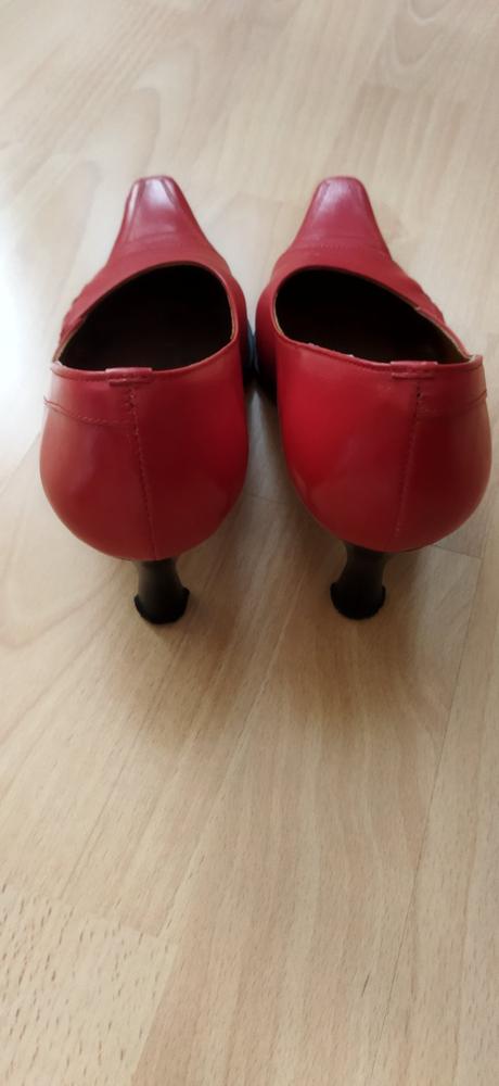 Červené lodičky, 36