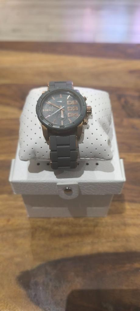 Hodinky diesel, diesel