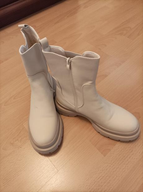 Štýlové kotníkové čižmy už aj s poštou, 40