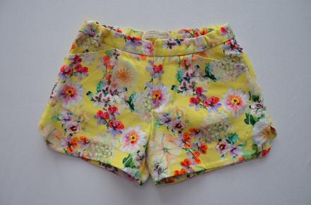 Kvietkované šortky, zara,128