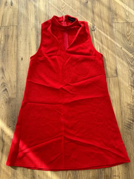 Šaty prettylittlething, s