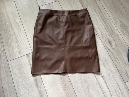 Kožená sukňa, 40