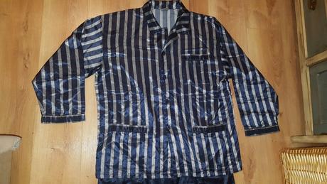 Saténové pyžamo, 52