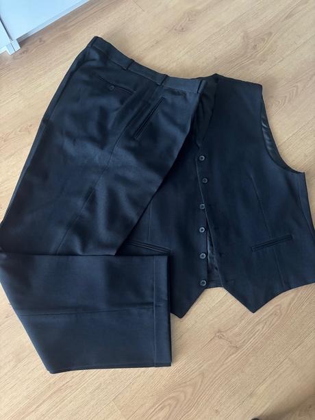 Pánsky čierny oblek -sako+vesta+nohavice - veľ.52, 52