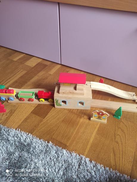 Drevená vlacikova dráha zo stanicou, 