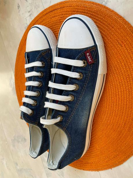 Kvalitné tenisky, 42