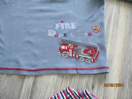 Pyžamo s hasičským autom, 128
