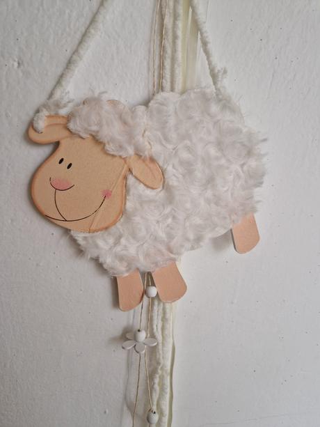 Ovecka zavesna dekoracia,