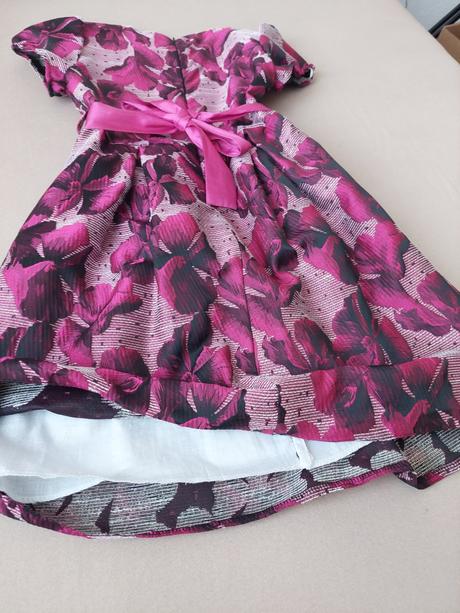 Krásne šaty farba roka, 152