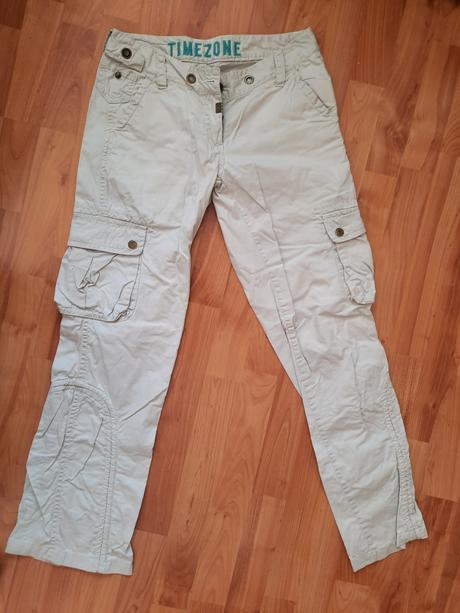 Kvalitné nohavice s vreckami, 28