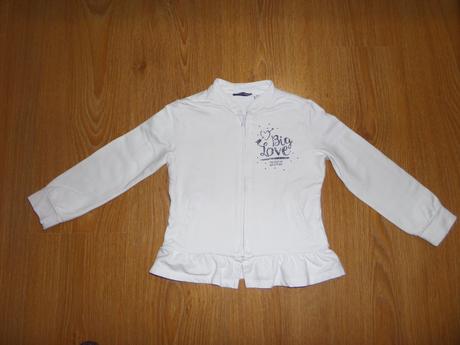 Mikina s volánikmi, 104