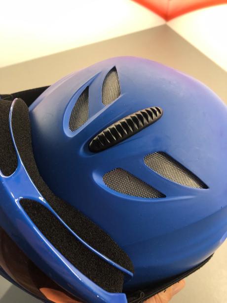 Nevica lyžiarska prilba a okuliare, s