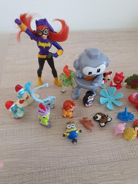 Rôzne malé postavičky a hračky, 