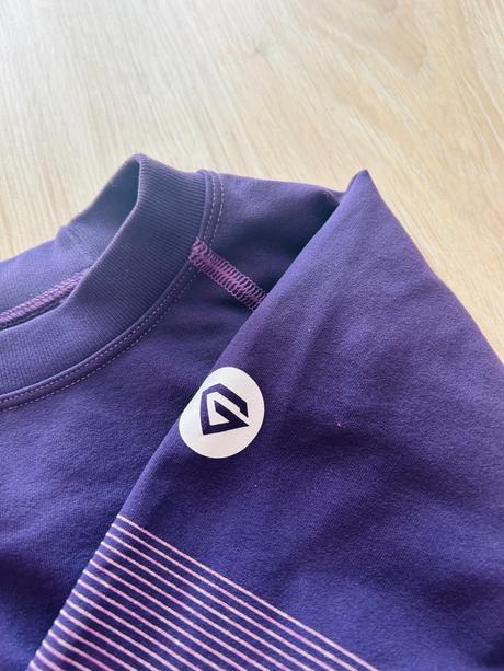 Skvelý crop-top značky gym glamour, pc 44 eur, m