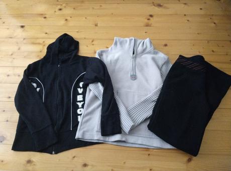 Balík oblečenia, s