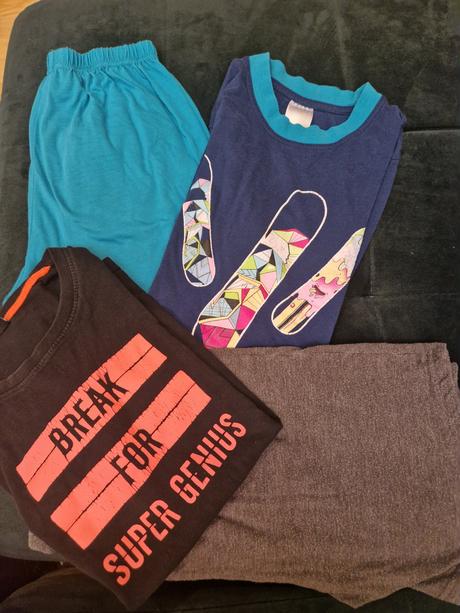 1x dlhé a 1x krátke pyžamo, 146