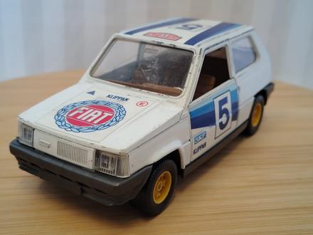Retro model bburago fiat panda 45 rally 1983, 1/24,