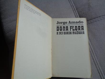 Predám knihu dona flora a jej dvaja mužovia,