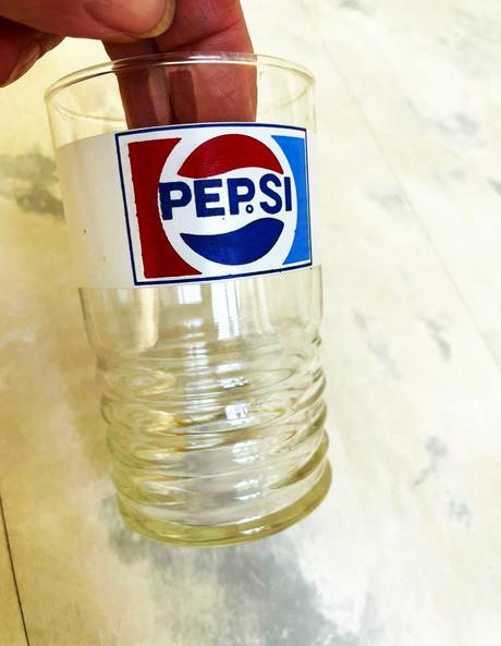 Staré socialistické retro poháre 8 ks, 