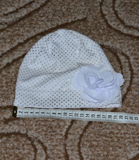 Prechodná čiapka s kvetom, 80
