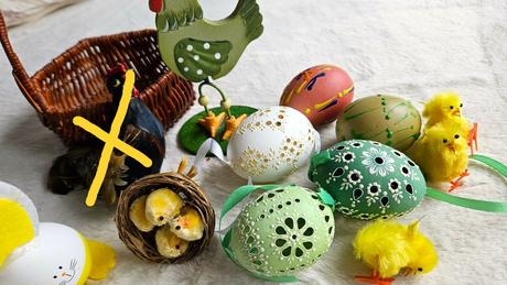 Velkonocna vyzdoba, kraslice a maly kosik, 