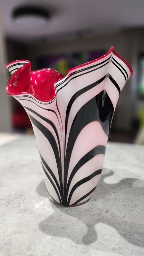 Čierno- červená váza, 