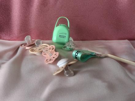 Anatomické cumlíky, bibs