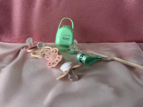 Anatomické cumlíky, bibs