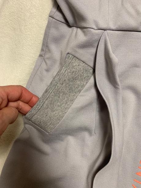 Šaty s oranžovým nápisom zn. magenta, m