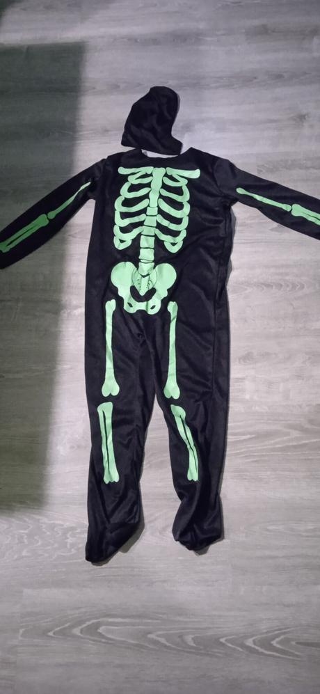 Kostym kostra pre celu rodinu, 