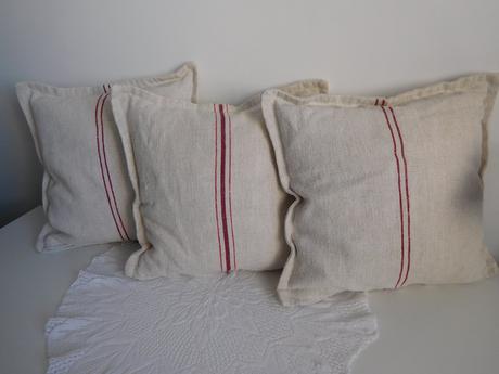 Vankúše menšie , vačšie, podlhovasté,, 