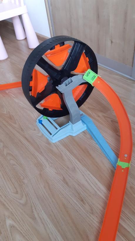 Dráha hot wheals kto z koho, 