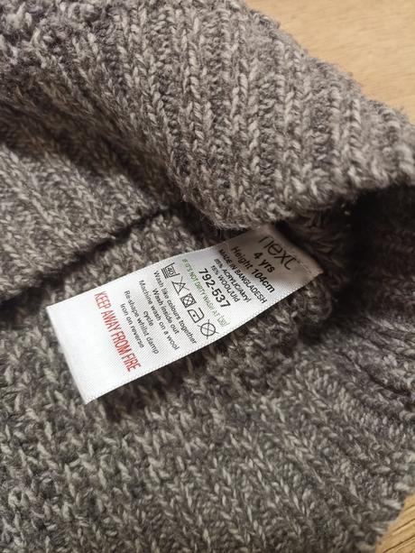 Sveter next v.104, next,104