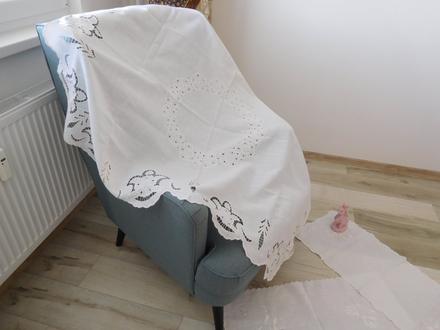 Obrus ručne vyšívaný biely, 