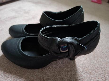Lodičky s remienkom okolo členku 1x obuté, 37