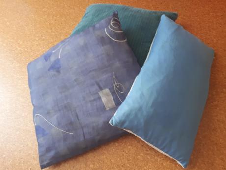 Modra obliecka na dekorativny vankus, 