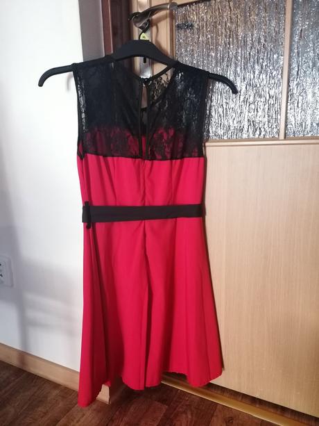 Červené šaty, velk. m, m