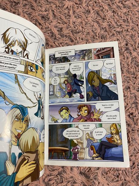 Witch s minikomixom vo vnútri knižky,