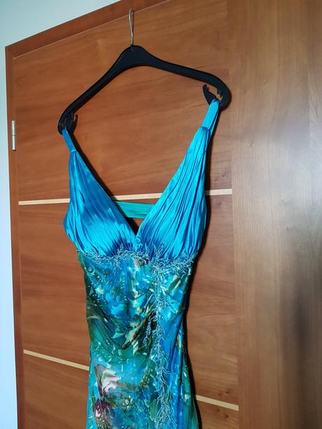 Neprehliadnutelne spolocenske saty, s