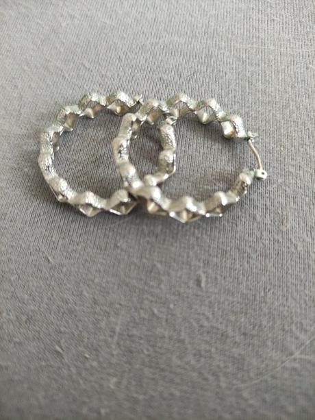 Rôzne náušnice, mango