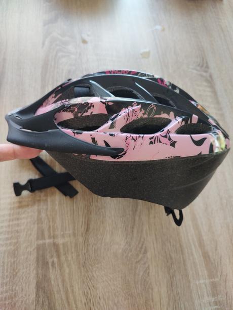 Dievčenská/ dámska prilba na bicykel veľ. s/m, s