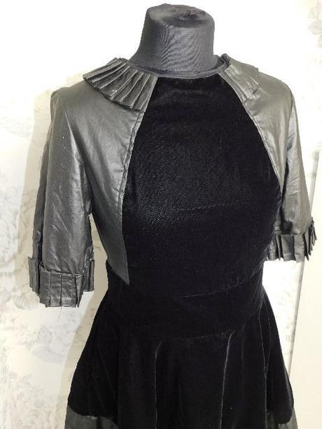 Velmi pekne kvalitne zamatove saty, 36