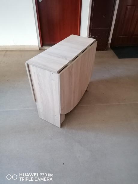 Skladací jedálenský stôl,