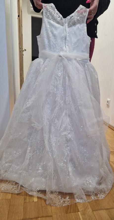 Šaty na primanie, 152