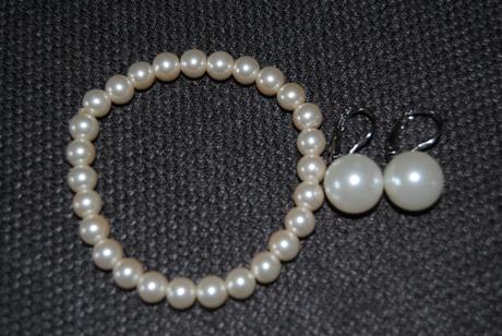 Náušnice a náramok, 