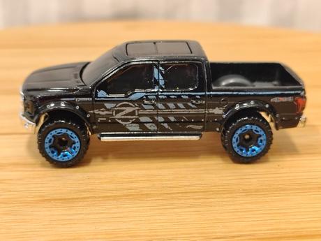 Zberateľský model hot wheels 15 ford f-150 mattel,