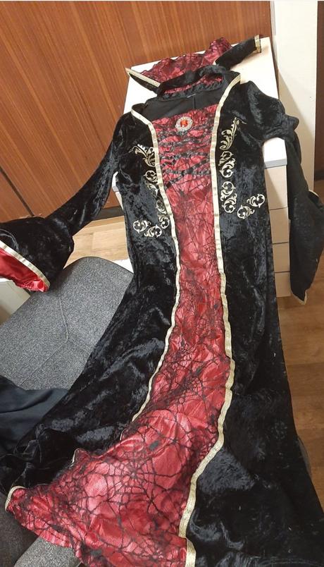 Šaty pre kráľovnú alebo čarodejnicku, 