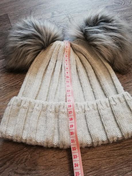 Čiapka s bamluľkami, s