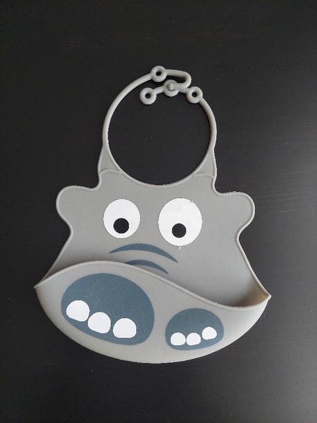 Detské hračky, knižka a podbradník, 