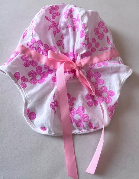 Krasny klobucik minimalne noseny s maslickou ajs, ajs,74